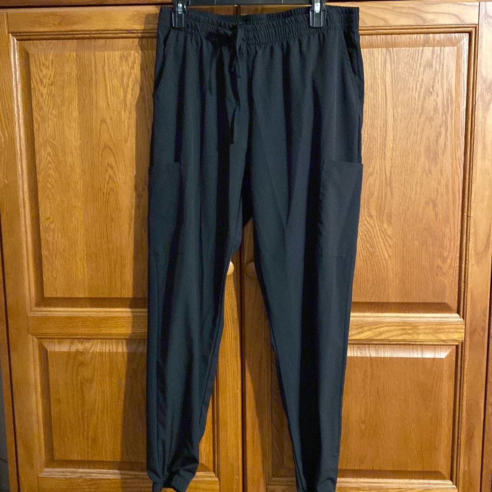 4 FLEX Scrub Pants. Excellent condition.